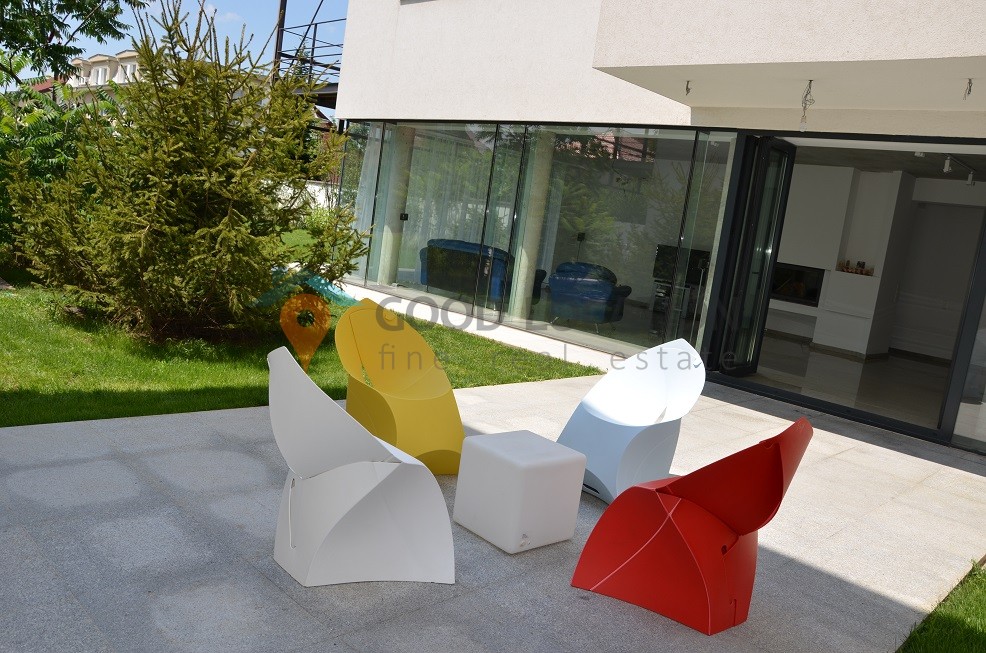 Modern, bright, fresh villa on Iancu Nicolae Street