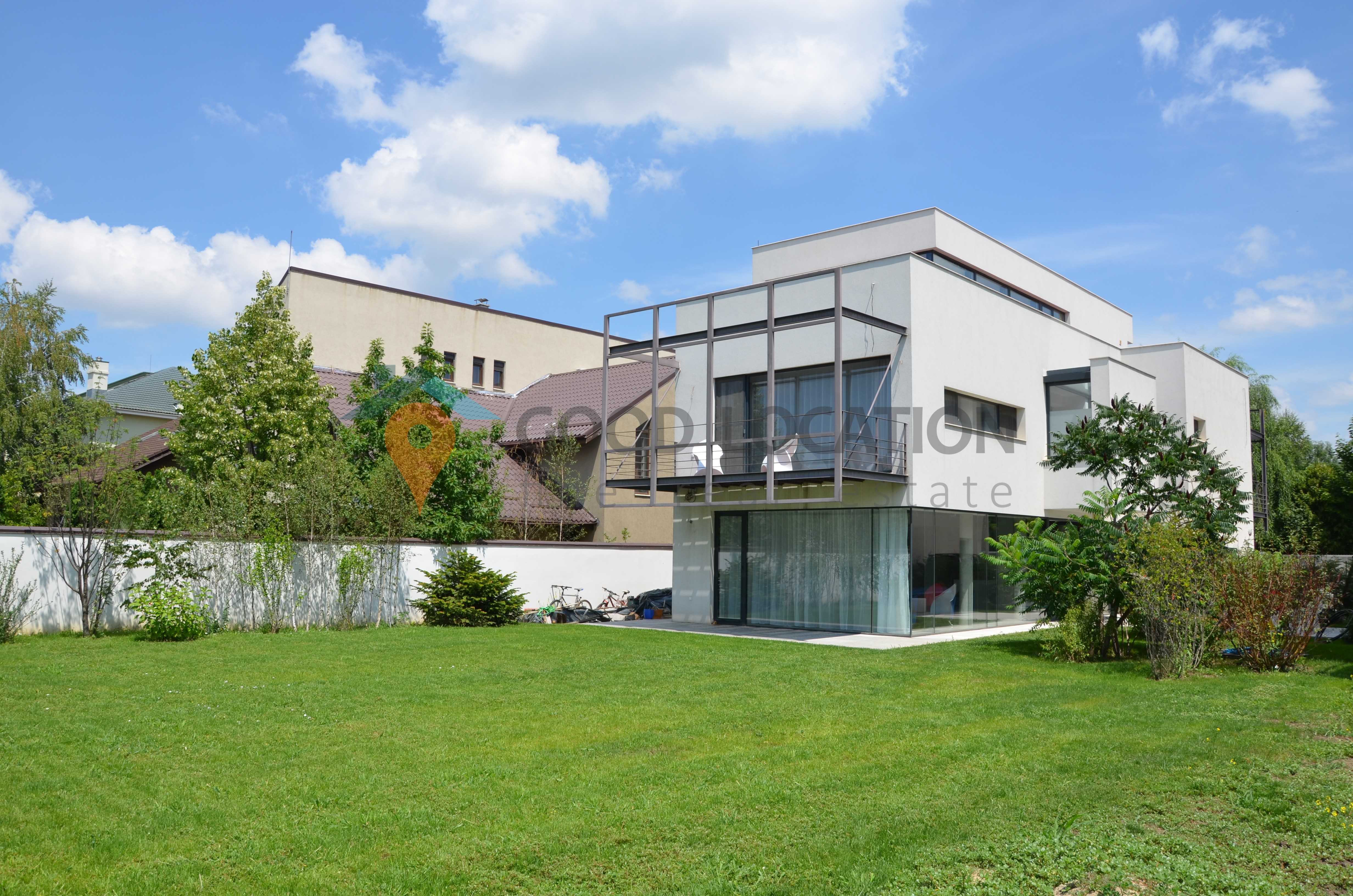 Modern, bright, fresh villa on Iancu Nicolae Street