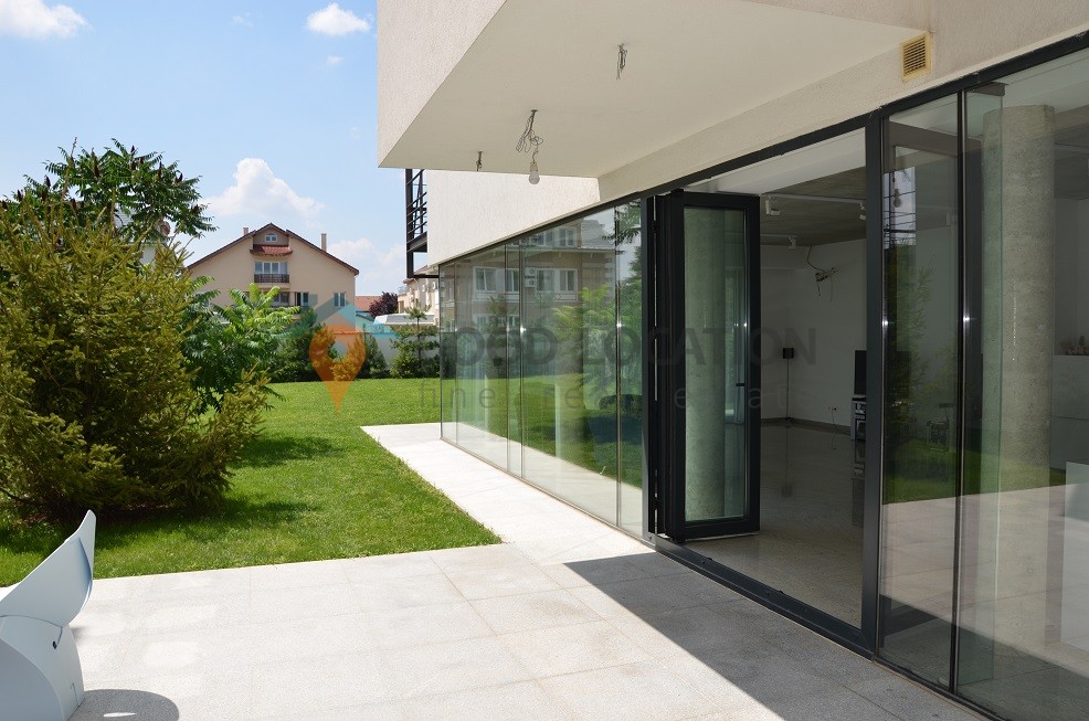 Modern, bright, fresh villa on Iancu Nicolae Street