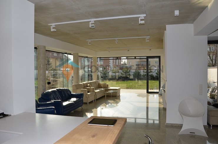 Modern, bright, fresh villa on Iancu Nicolae Street