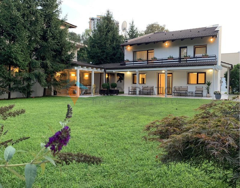 Breathtaking house next to Herastrau Park – V0034HE